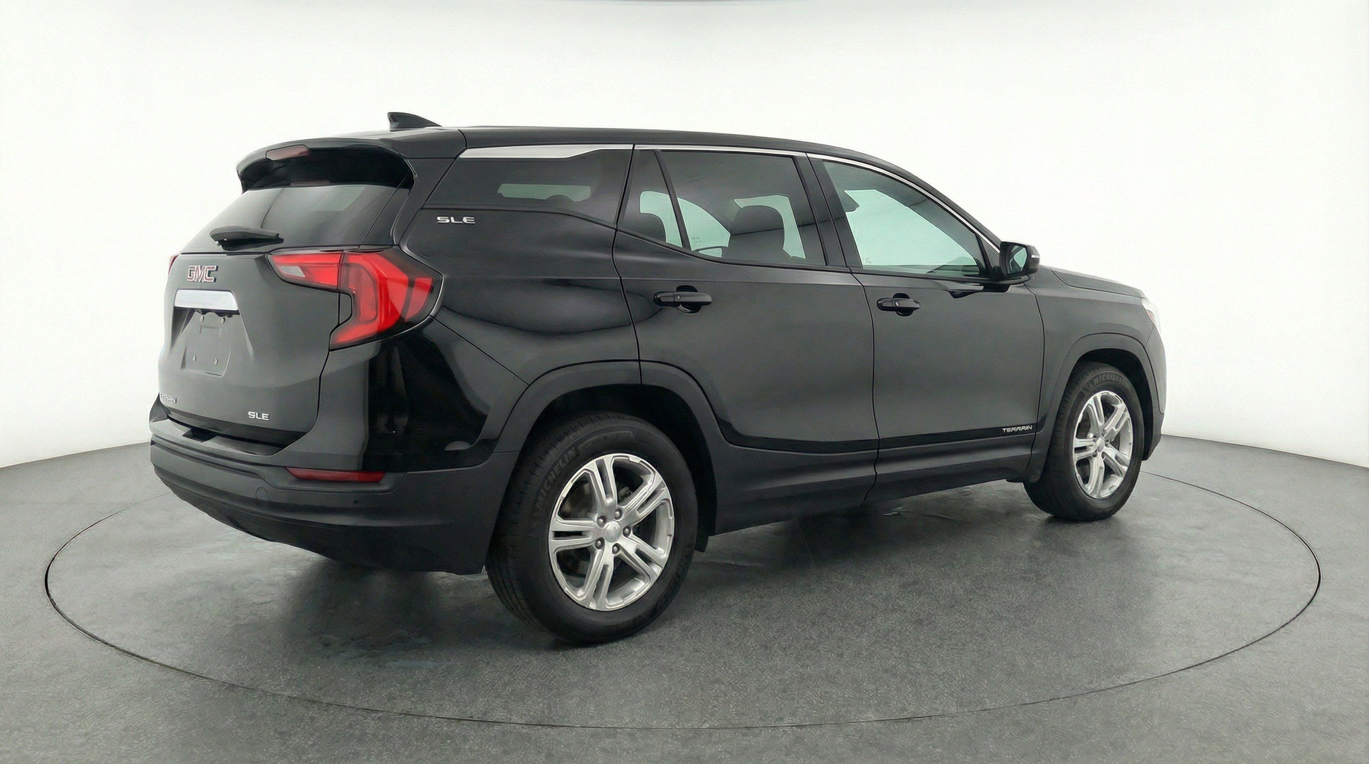 Used 2024 GMC Terrain SLE FWD image 9