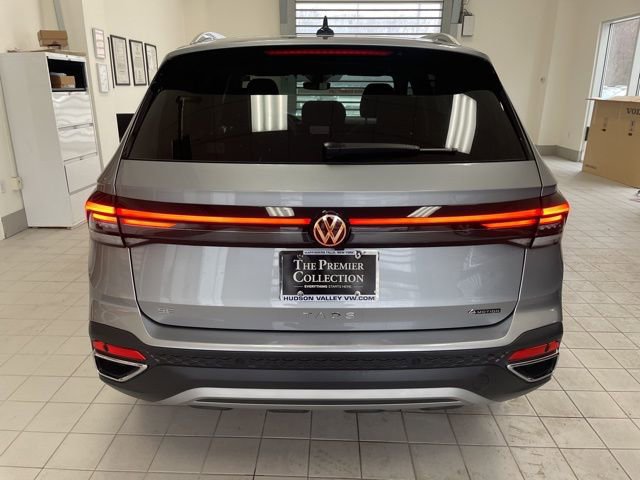 Certified 2025 Volkswagen Taos SE w/ Panoramic Sunroof Package AWD/4WD image 3