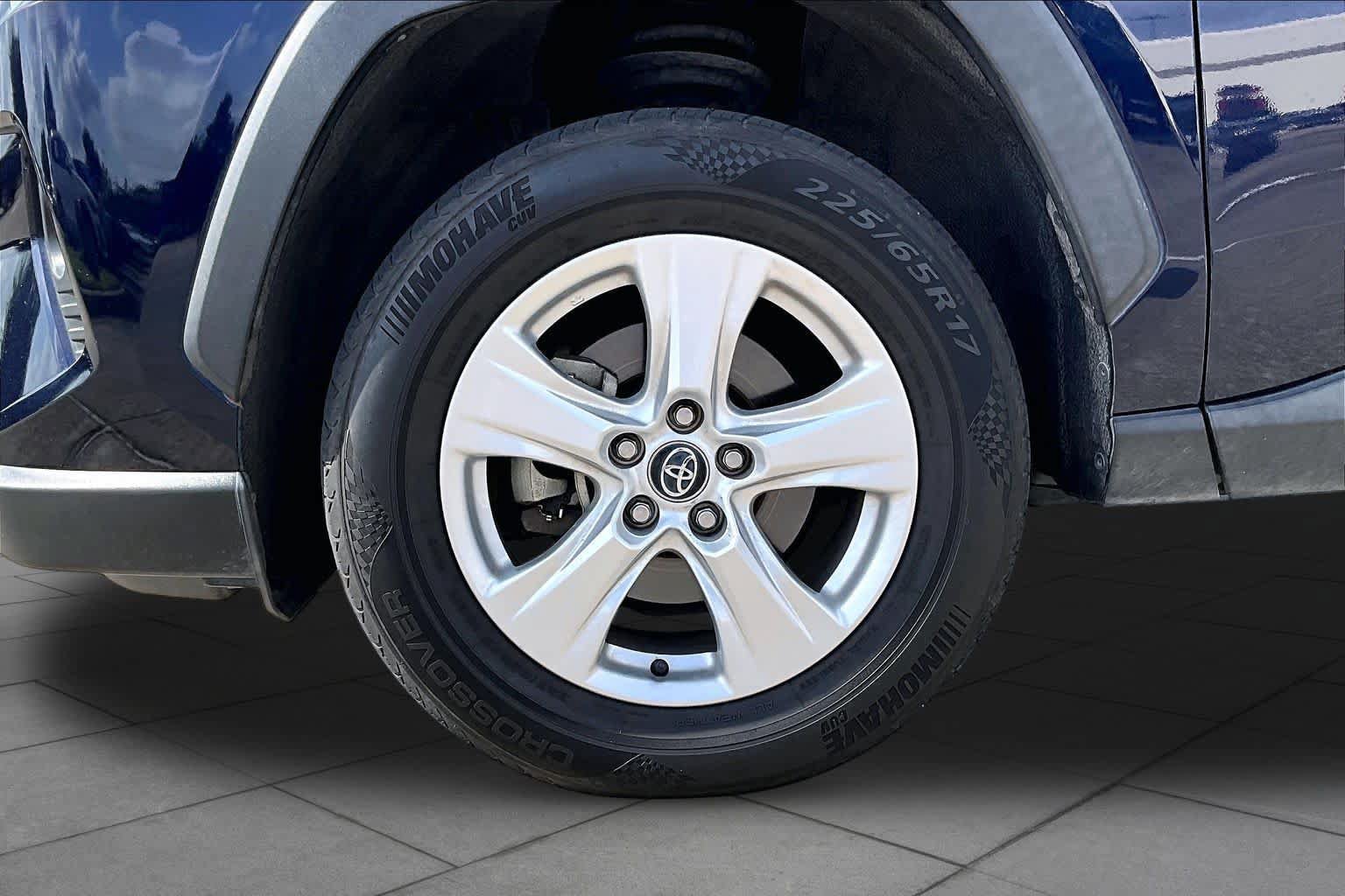 Used 2020 Toyota RAV4 XLE FWD image 10