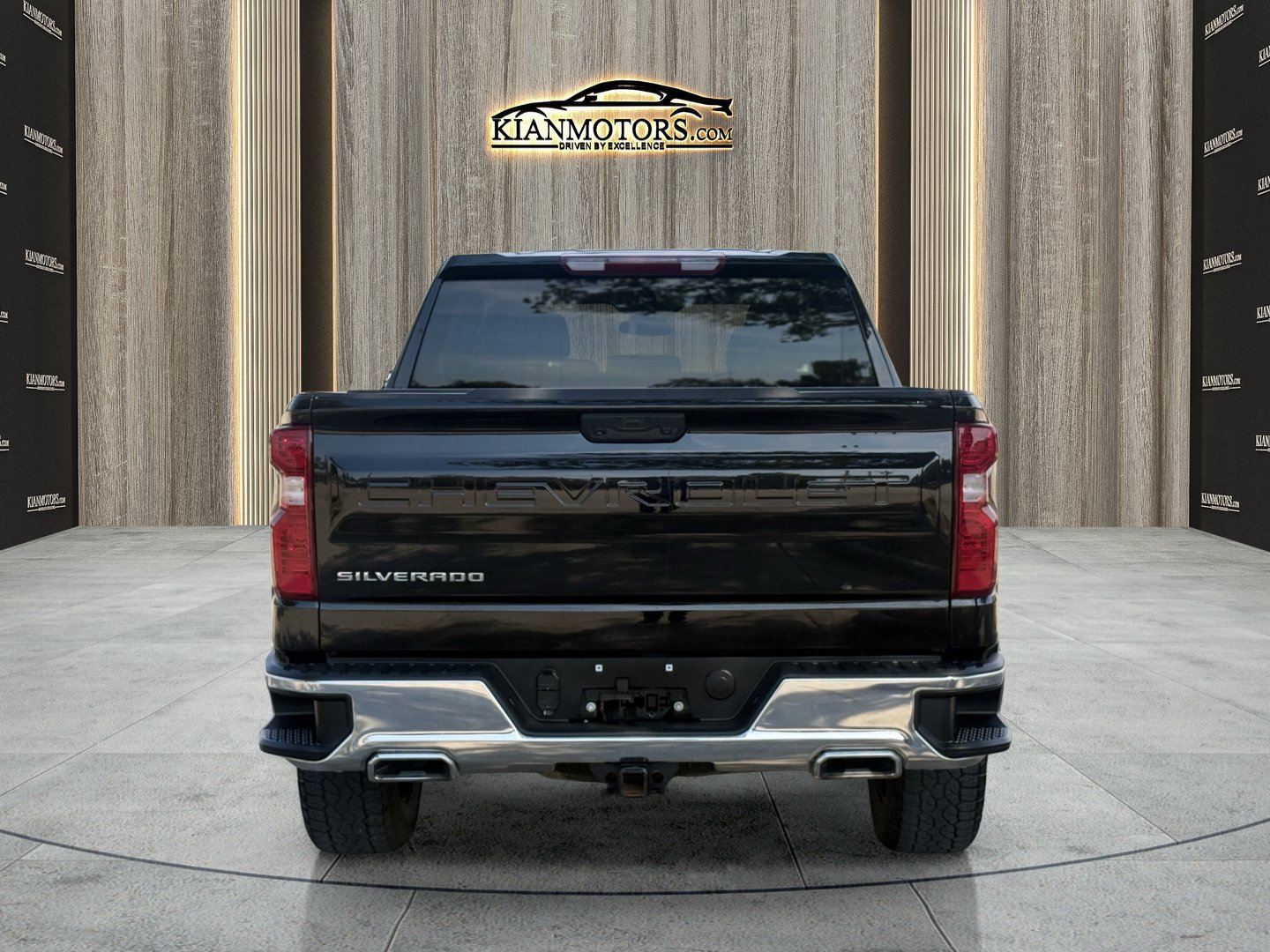 Used 2023 Chevrolet Silverado 1500 LT w/ Z71 Off-Road Package AWD/4WD image 6