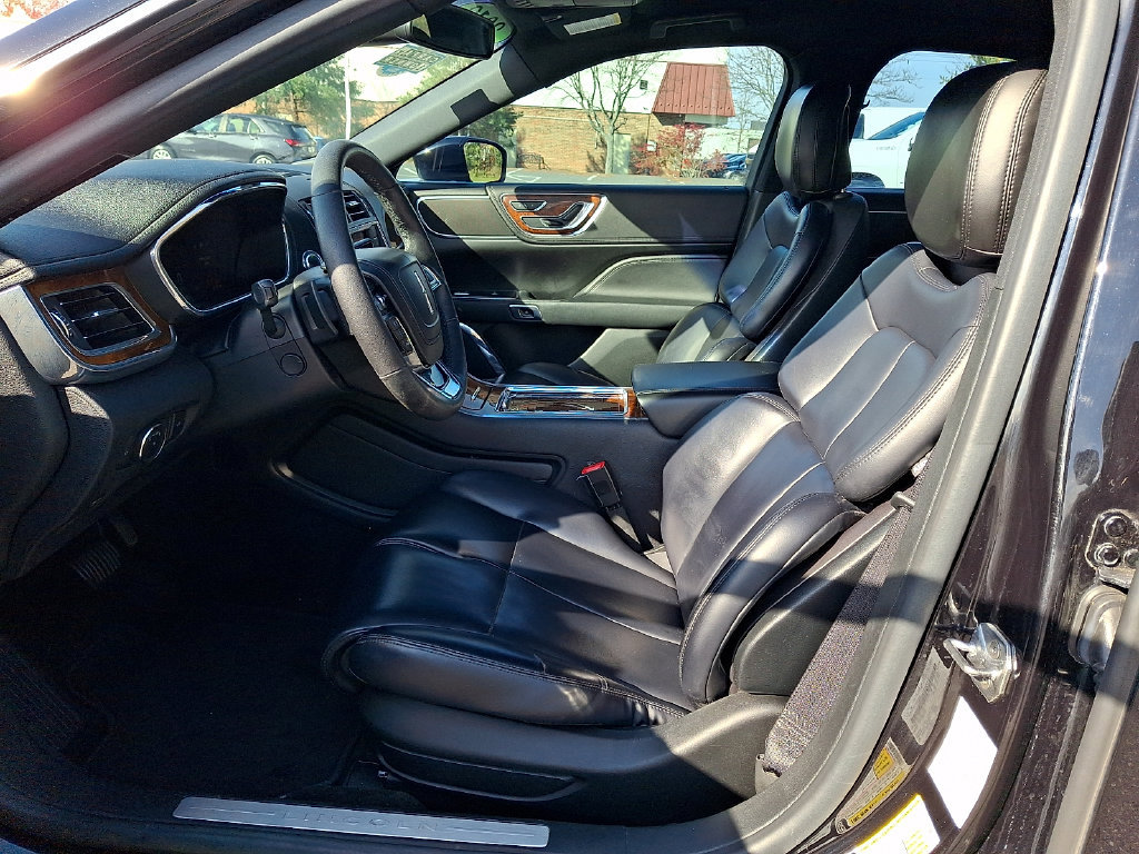 Used 2019 Lincoln Continental Premiere AWD/4WD image 16