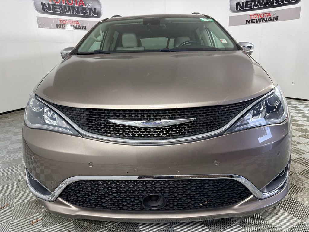 Used 2018 Chrysler Pacifica Limited w/ Tire & Wheel Group FWD image 10