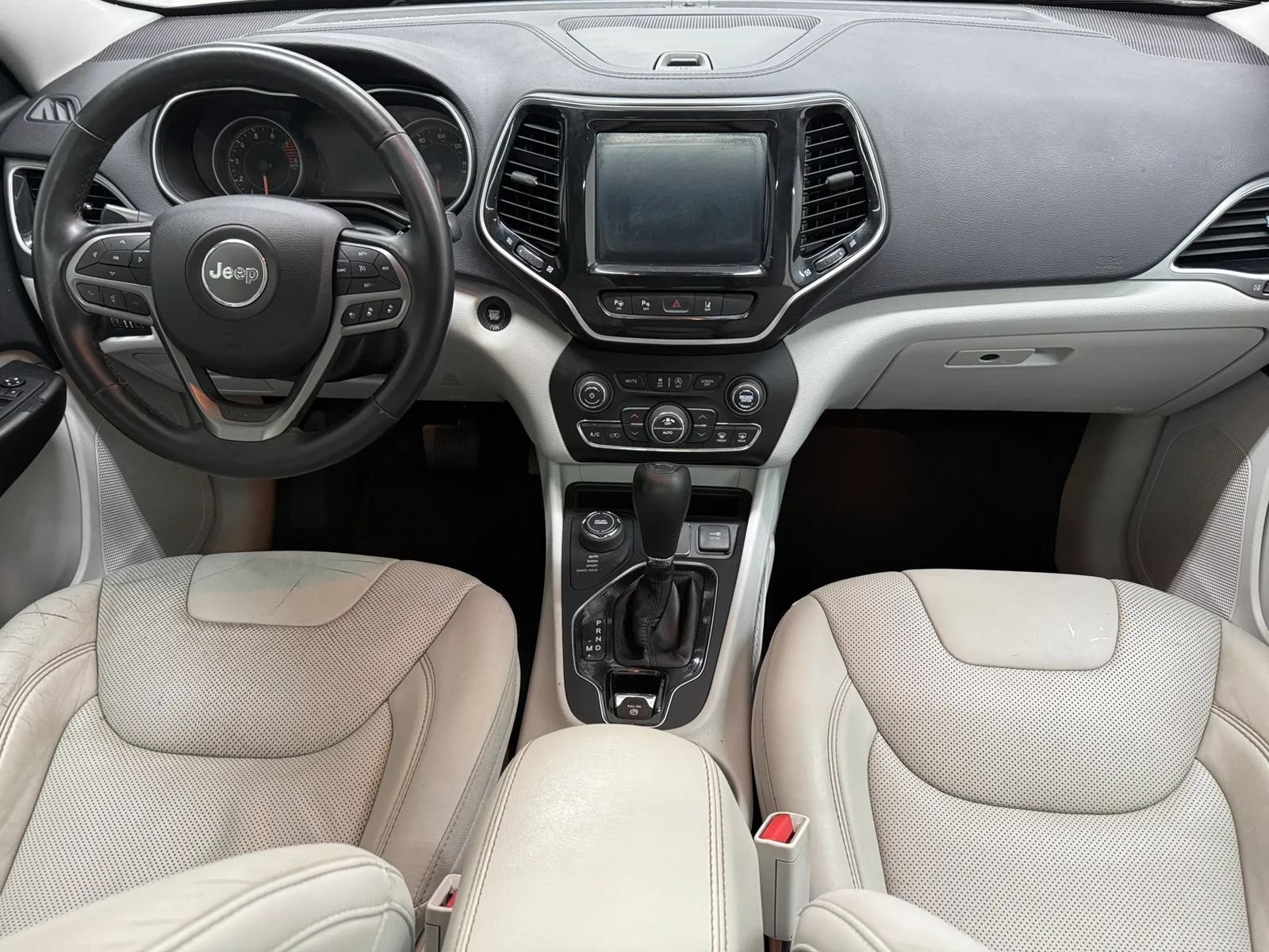 Used 2019 Jeep Cherokee Limited w/ Luxury Group AWD/4WD image 2