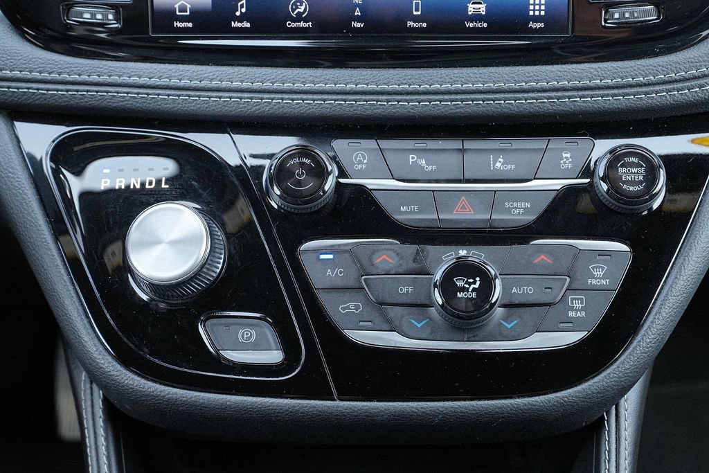 Used 2025 Chrysler Pacifica Limited FWD image 31