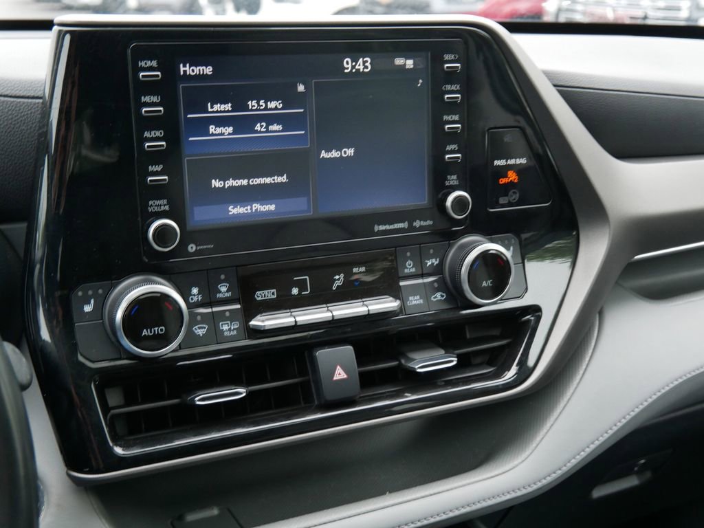 Used 2022 Toyota Highlander XLE AWD/4WD image 18