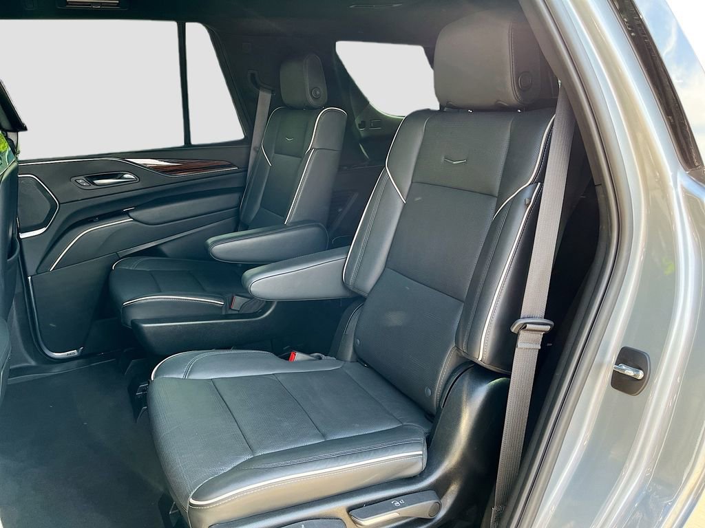 Used 2024 Cadillac Escalade Premium Luxury RWD image 32