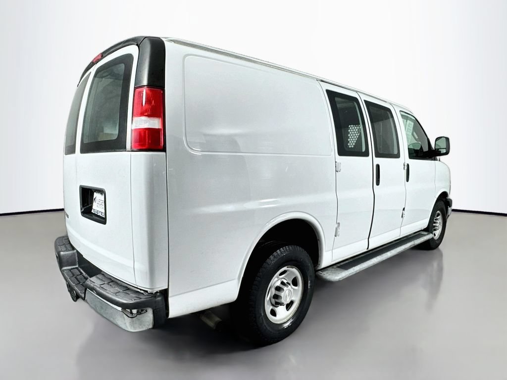 Used 2018 Chevrolet Express 2500 w/ Driver Convenience Package RWD image 6