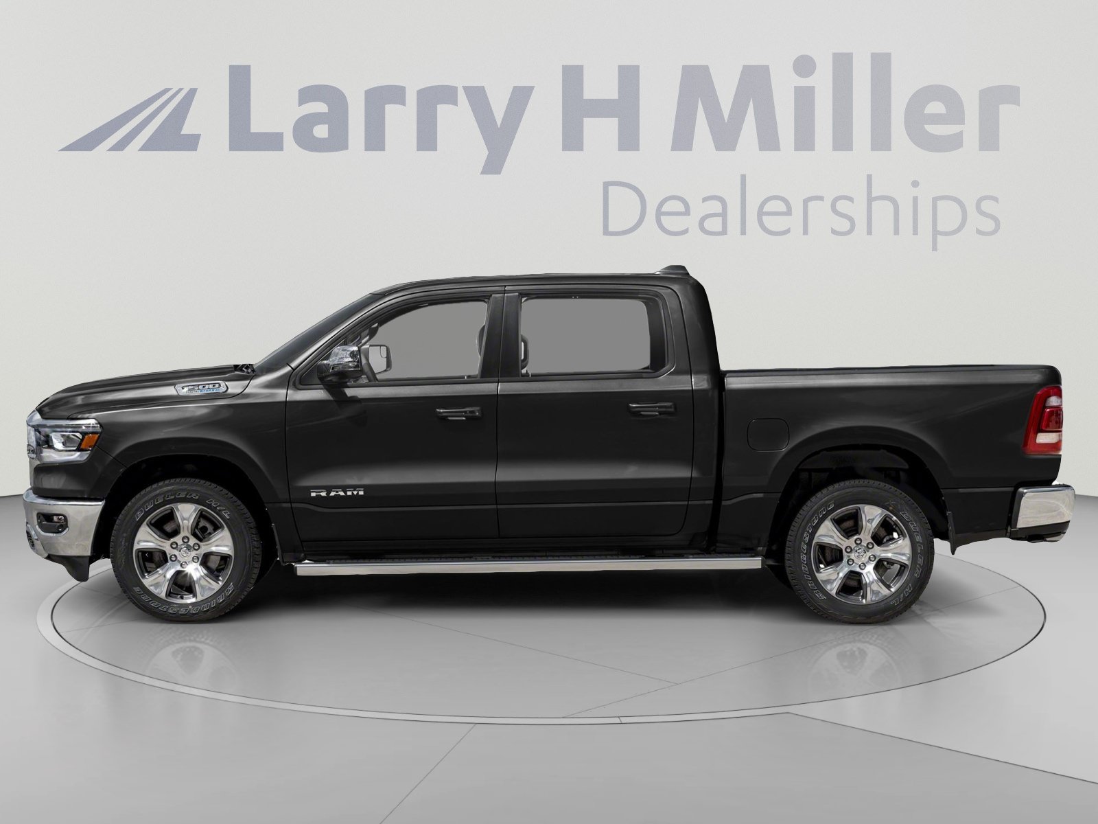 Used 2023 RAM 1500 Laramie AWD/4WD image 3
