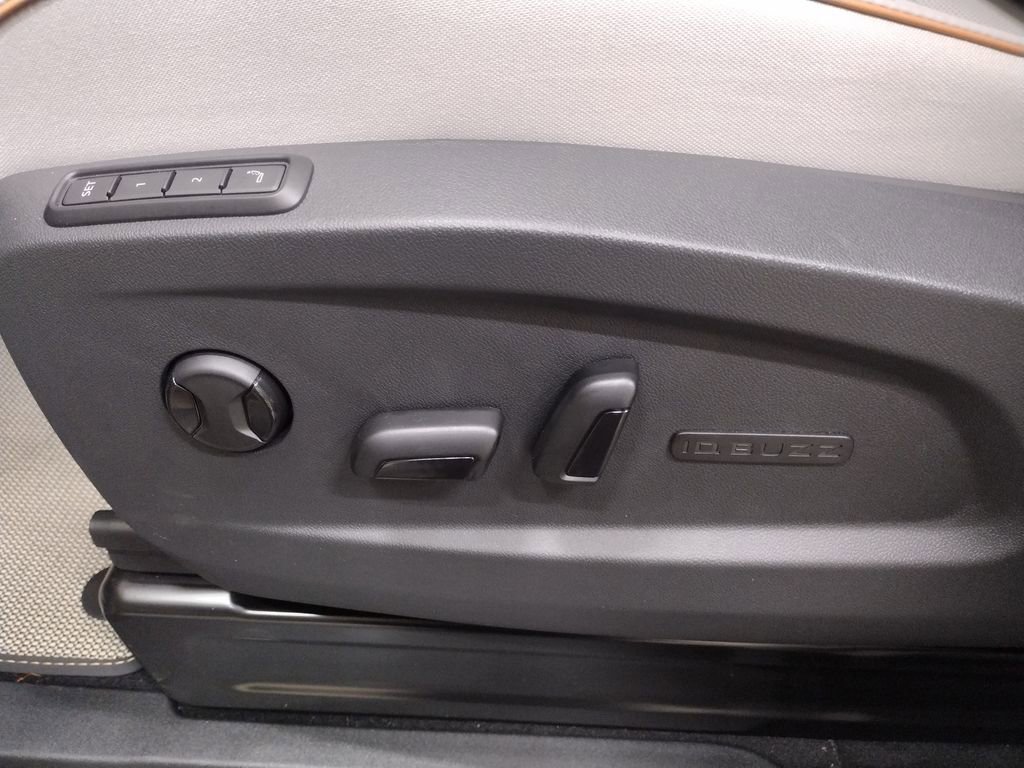 New 2025 Volkswagen ID. Buzz 1st Edition image 27