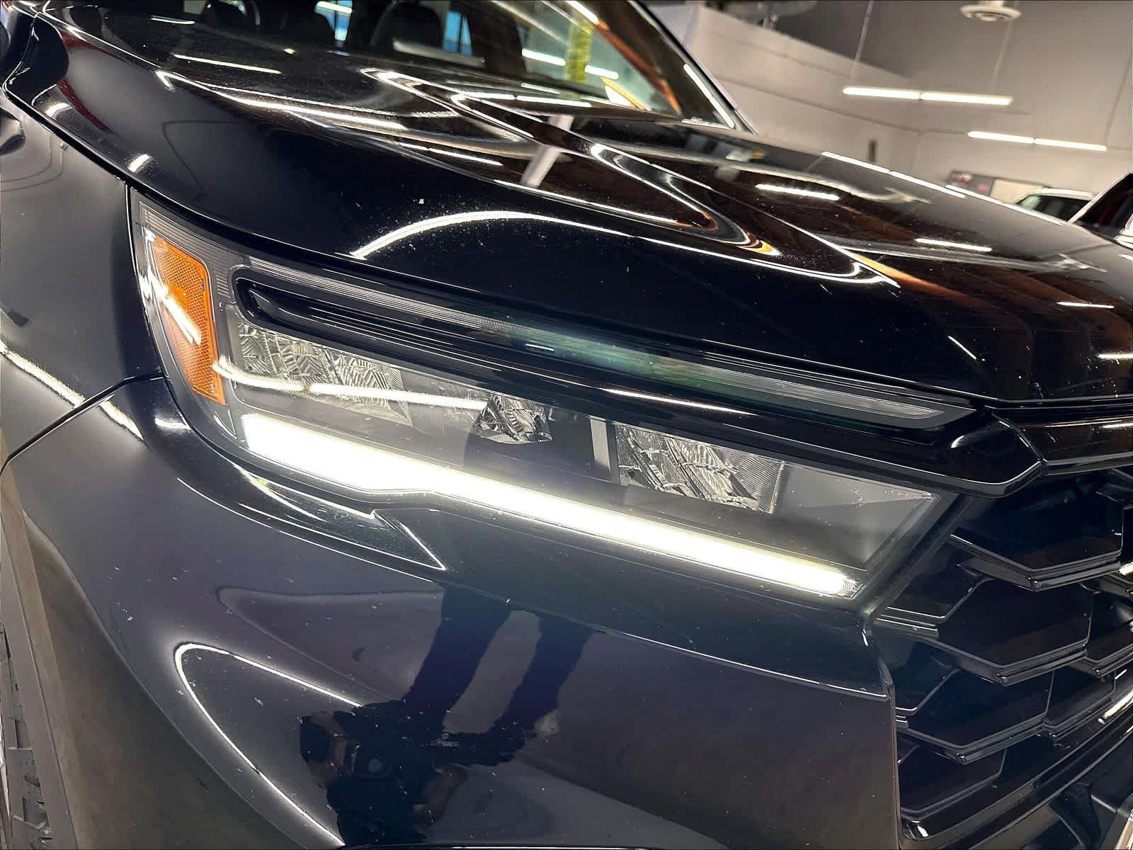 Used 2025 Honda Pilot TrailSport image 29