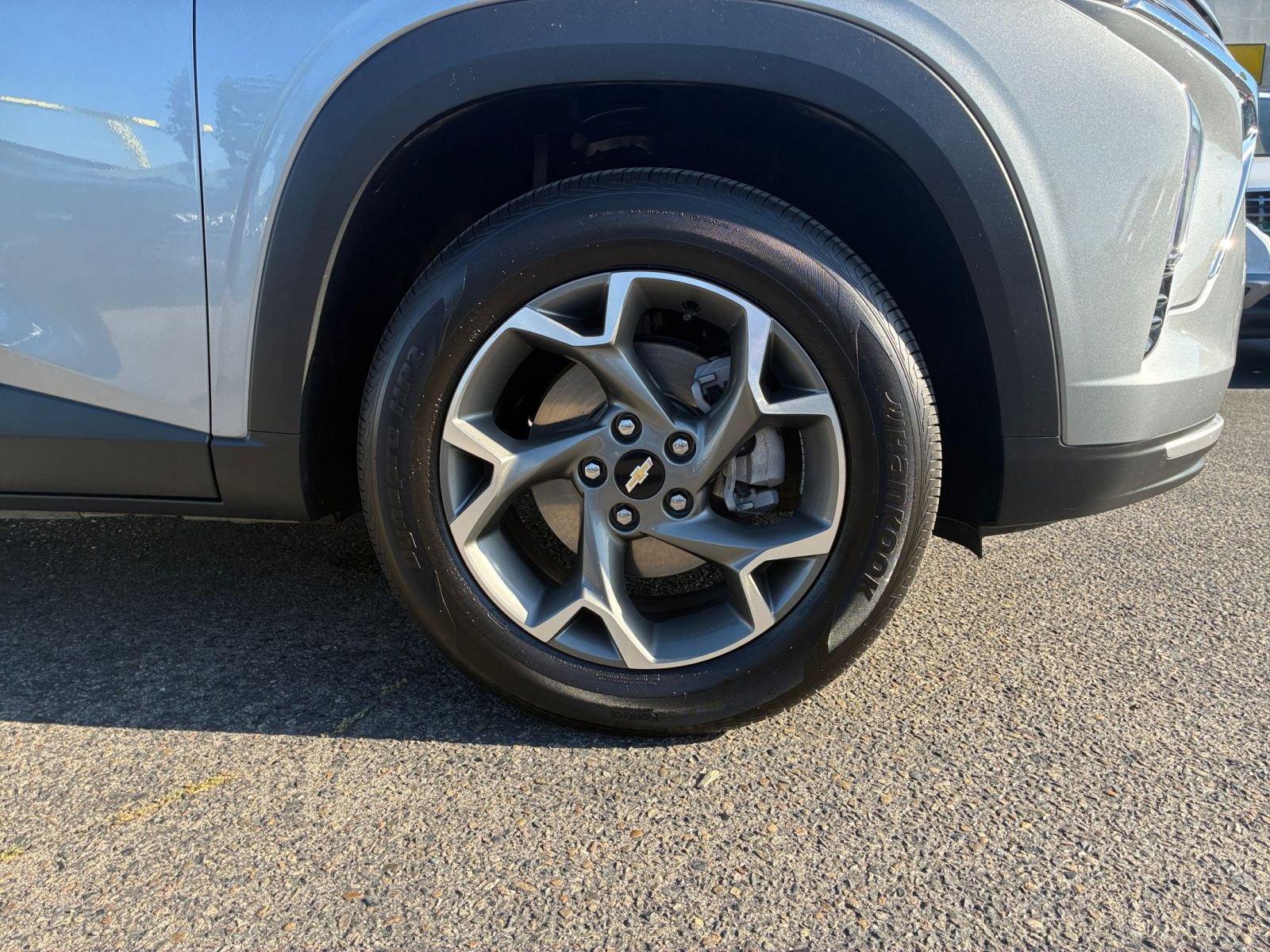 Used 2025 Chevrolet Trax LT FWD image 29