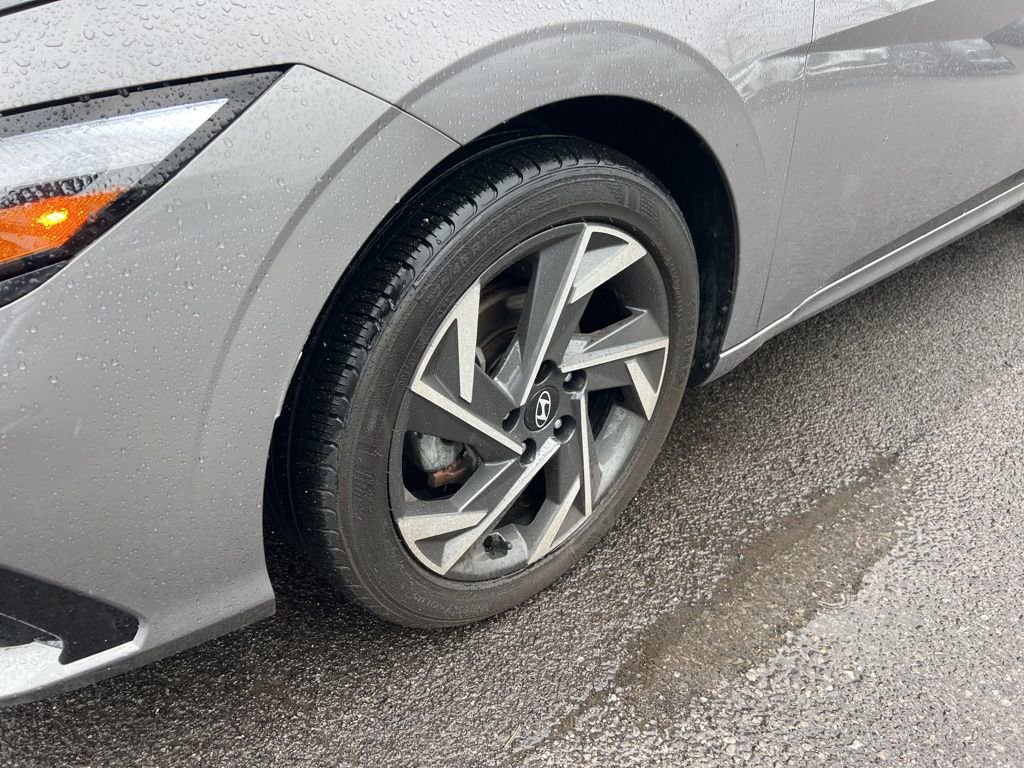 Used 2024 Hyundai Elantra SEL w/ Convenience Package image 32