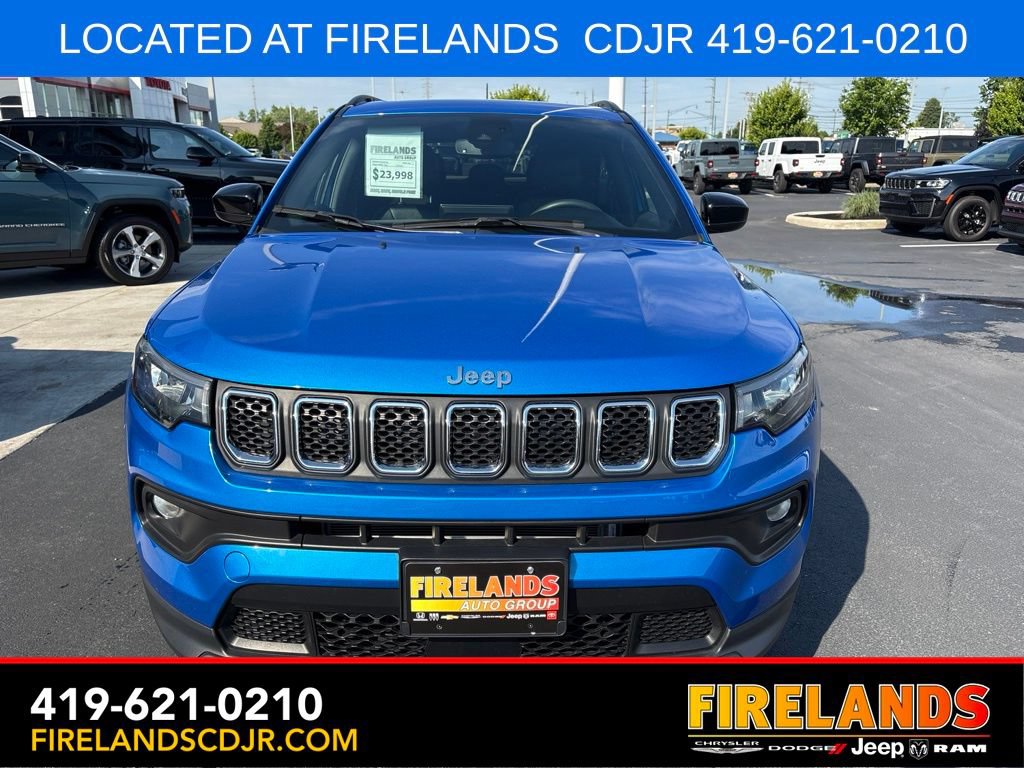 Used 2024 Jeep Compass Latitude w/ Sun and Sound Group AWD/4WD image 8