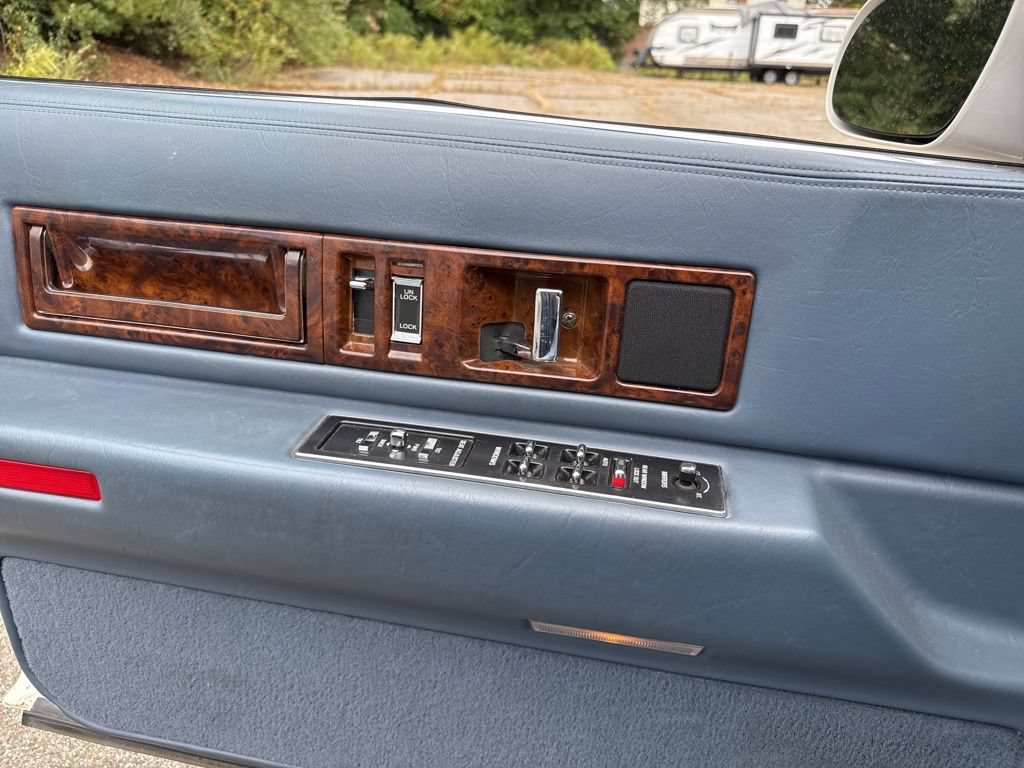 Used 1995 Cadillac Fleetwood Brougham RWD image 47