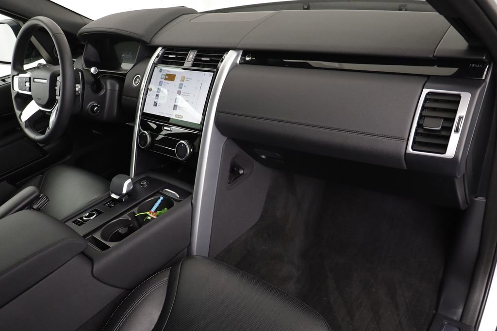 Used 2025 Land Rover Discovery S image 22