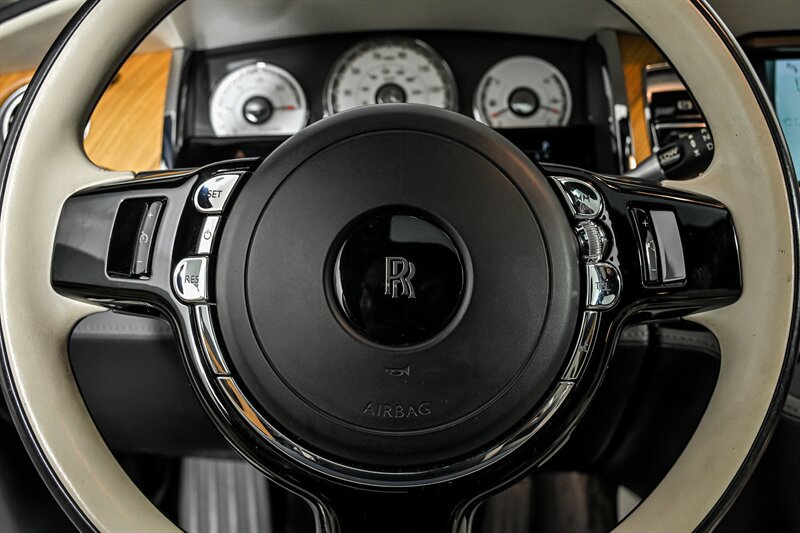 Used 2017 Rolls-Royce Wraith RWD image 26