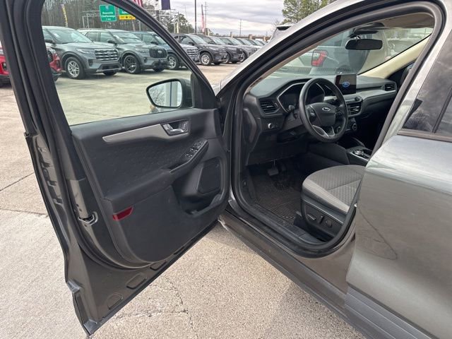 Used 2020 Ford Escape SE image 18