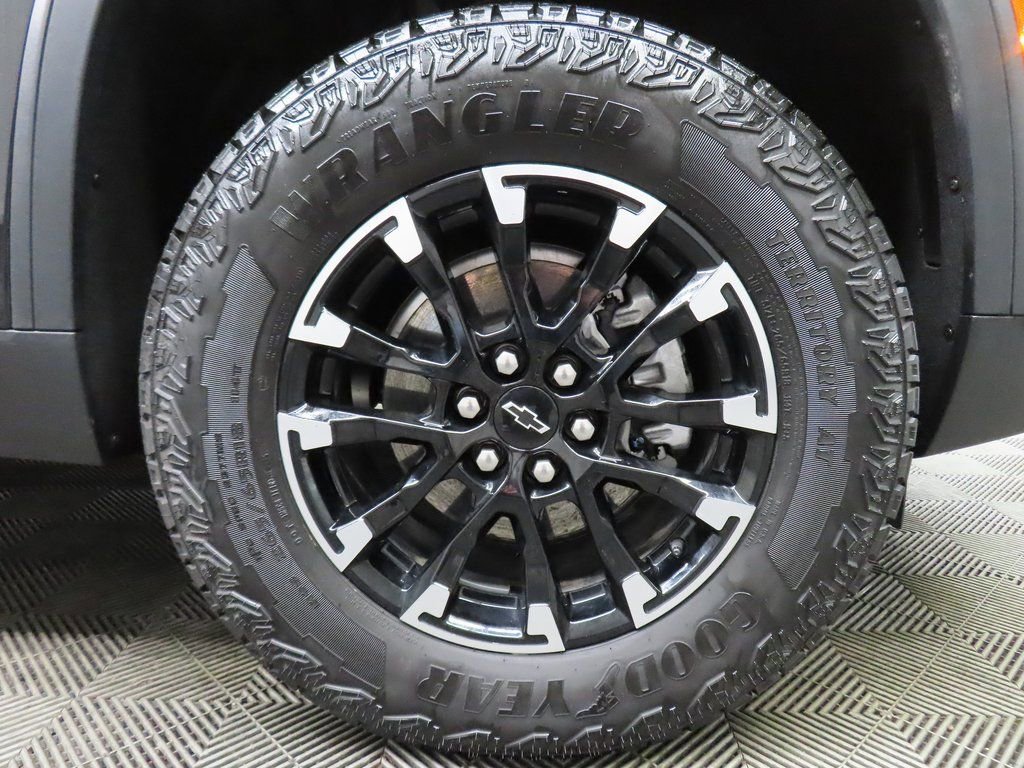 Used 2025 Chevrolet Traverse Z71 image 8