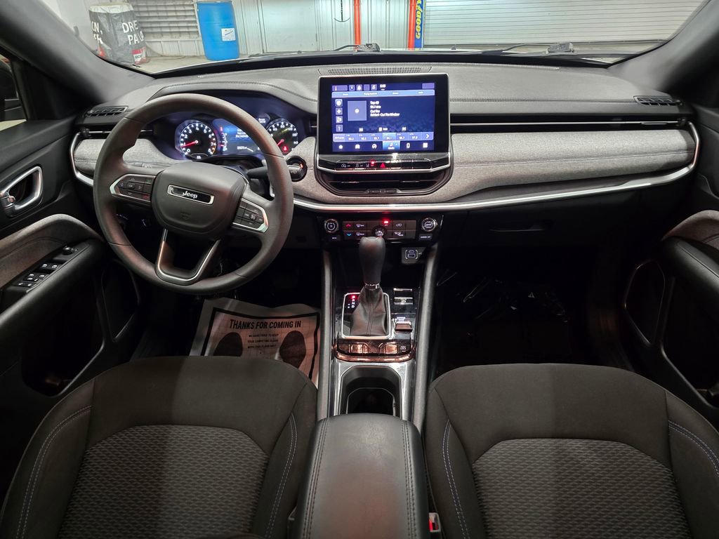 Used 2023 Jeep Compass Sport image 32