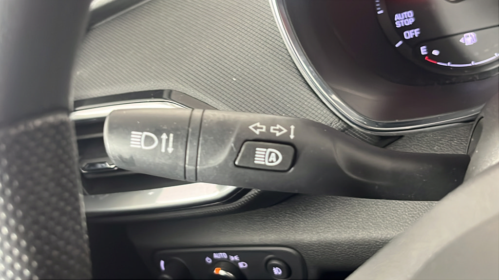 Used 2023 Chevrolet TrailBlazer LT AWD/4WD image 28