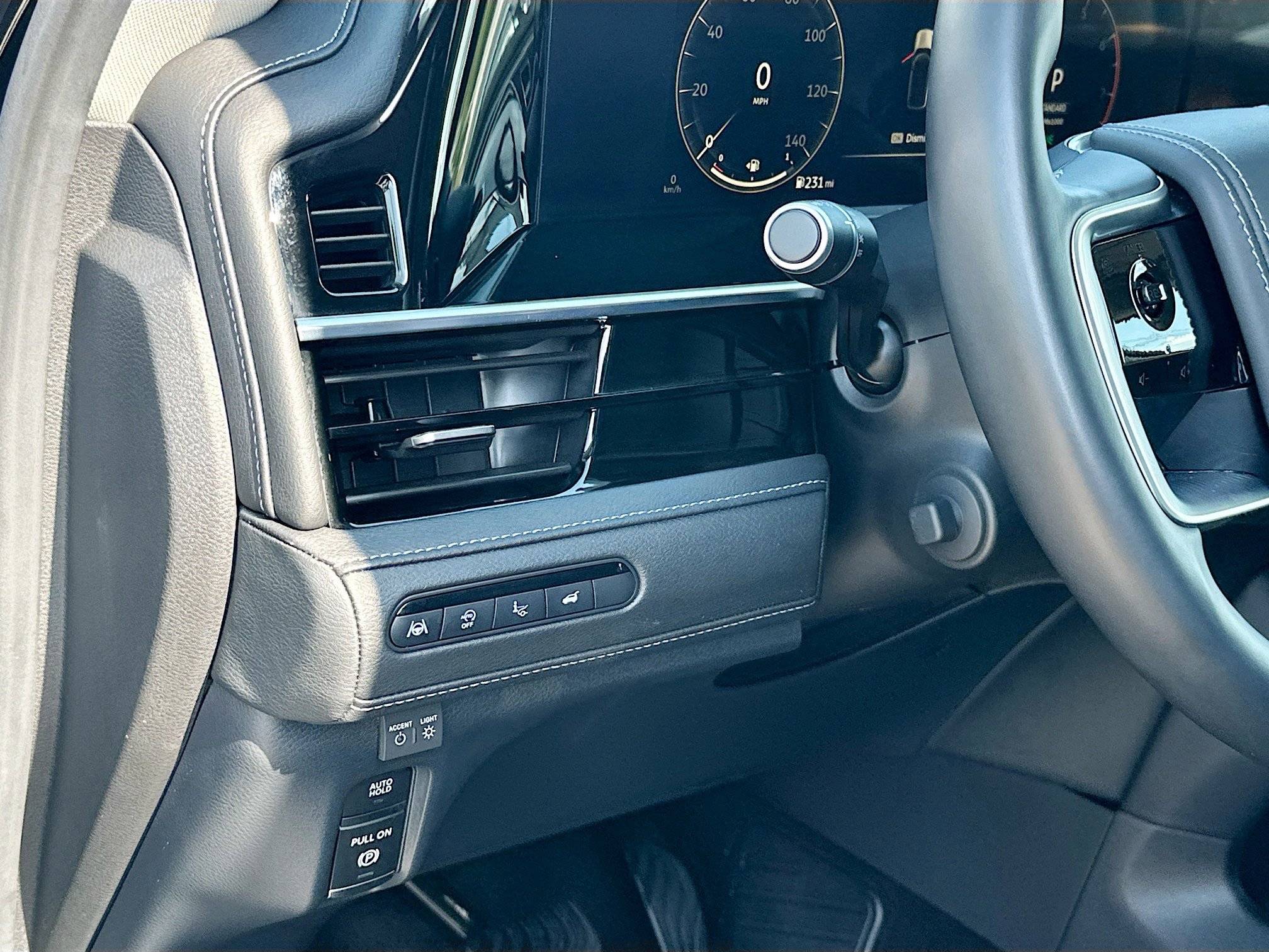 Used 2025 INFINITI QX80 Sensory image 10