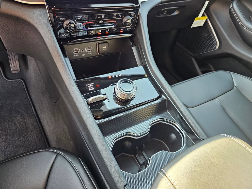 New 2025 Jeep Grand Cherokee L Limited w/ Black Appearance Package AWD/4WD image 21