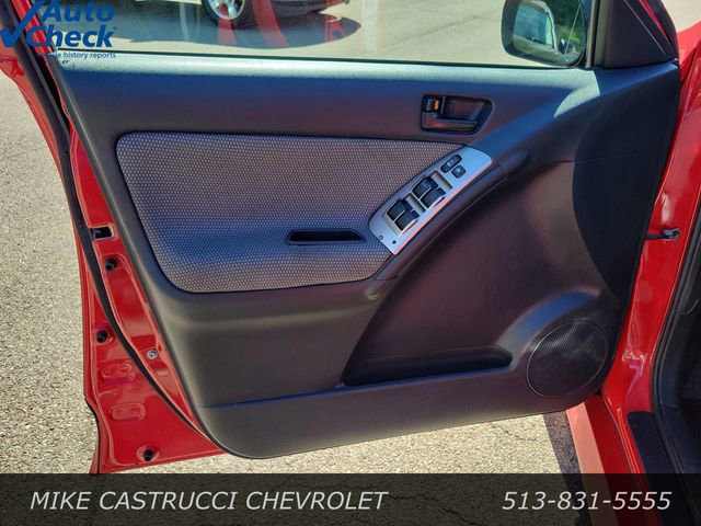 Used 2006 Pontiac Vibe w/ Preferred Package FWD image 21