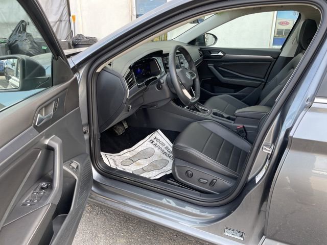 Used 2023 Volkswagen Jetta SE image 8