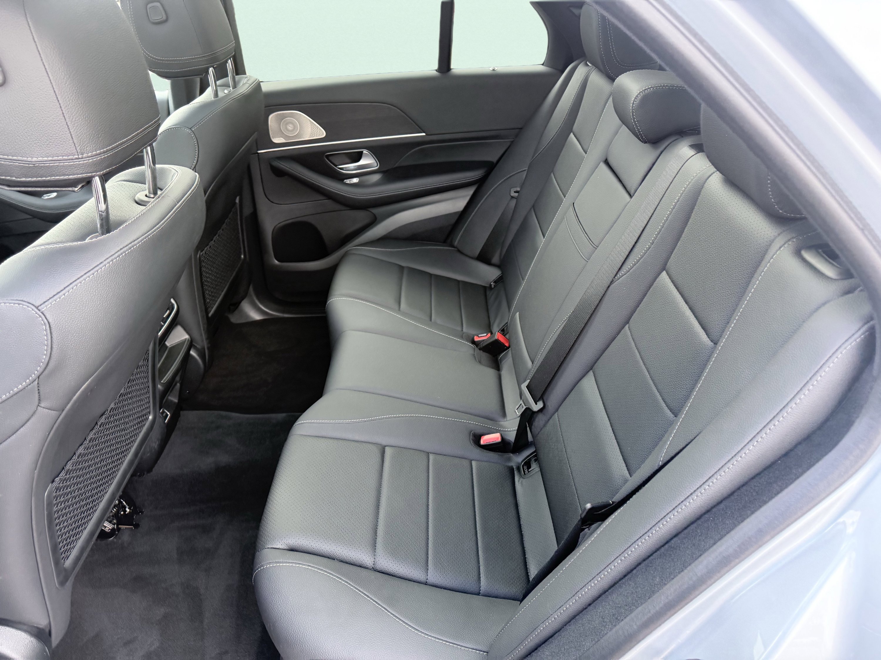 Used 2025 Mercedes-Benz GLE 450e 4MATIC w/ AMG Line Exterior image 18