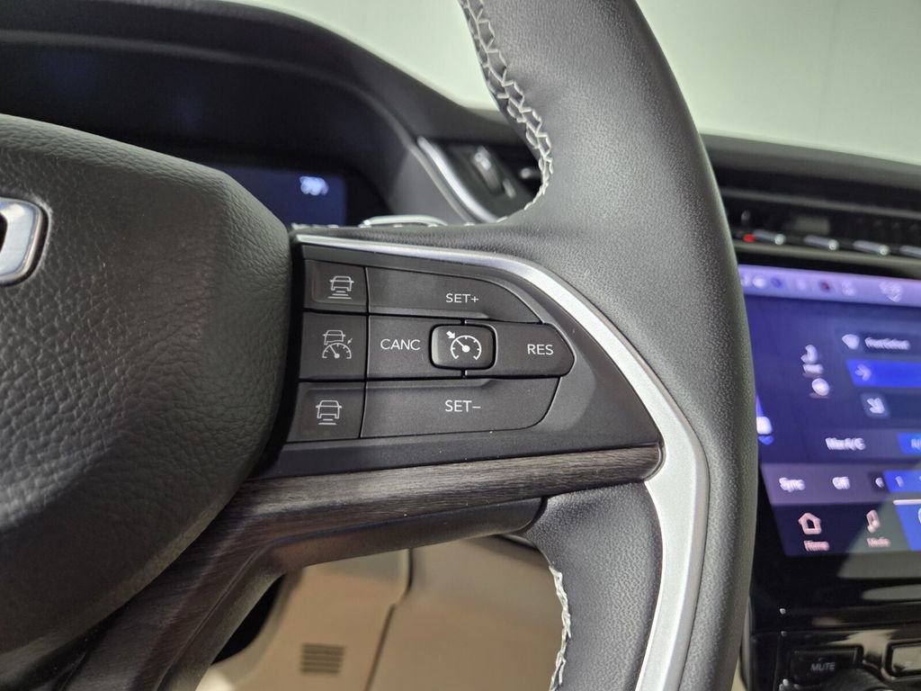 Certified 2025 Jeep Grand Cherokee Limited image 22