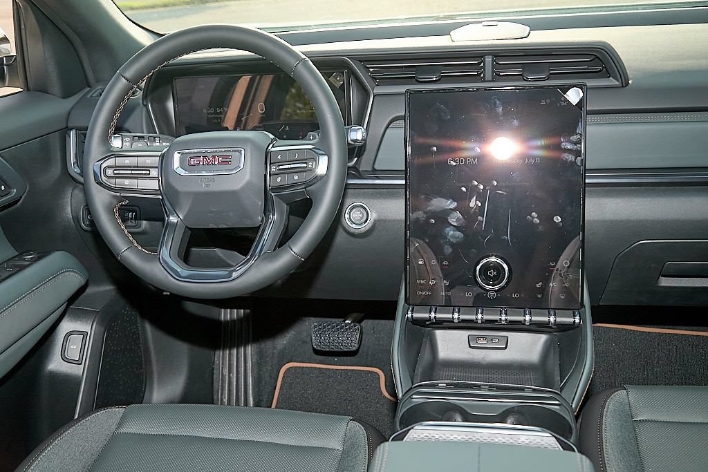 New 2027 GMC Terrain AT4 w/ Technology Package II AWD/4WD image 35