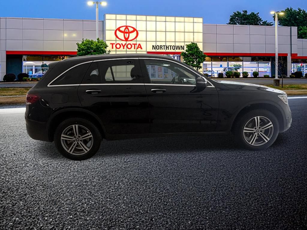 Used 2021 Mercedes-Benz GLC 300 4MATIC image 3