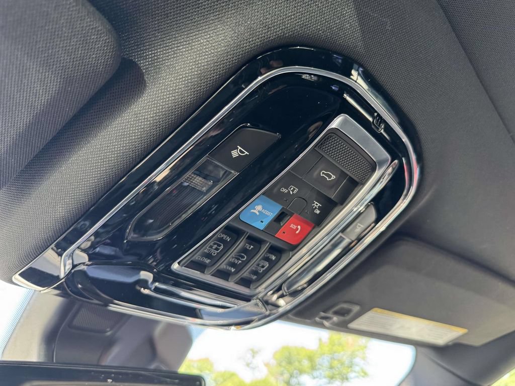Used 2022 Jeep Grand Cherokee Overland AWD/4WD image 28