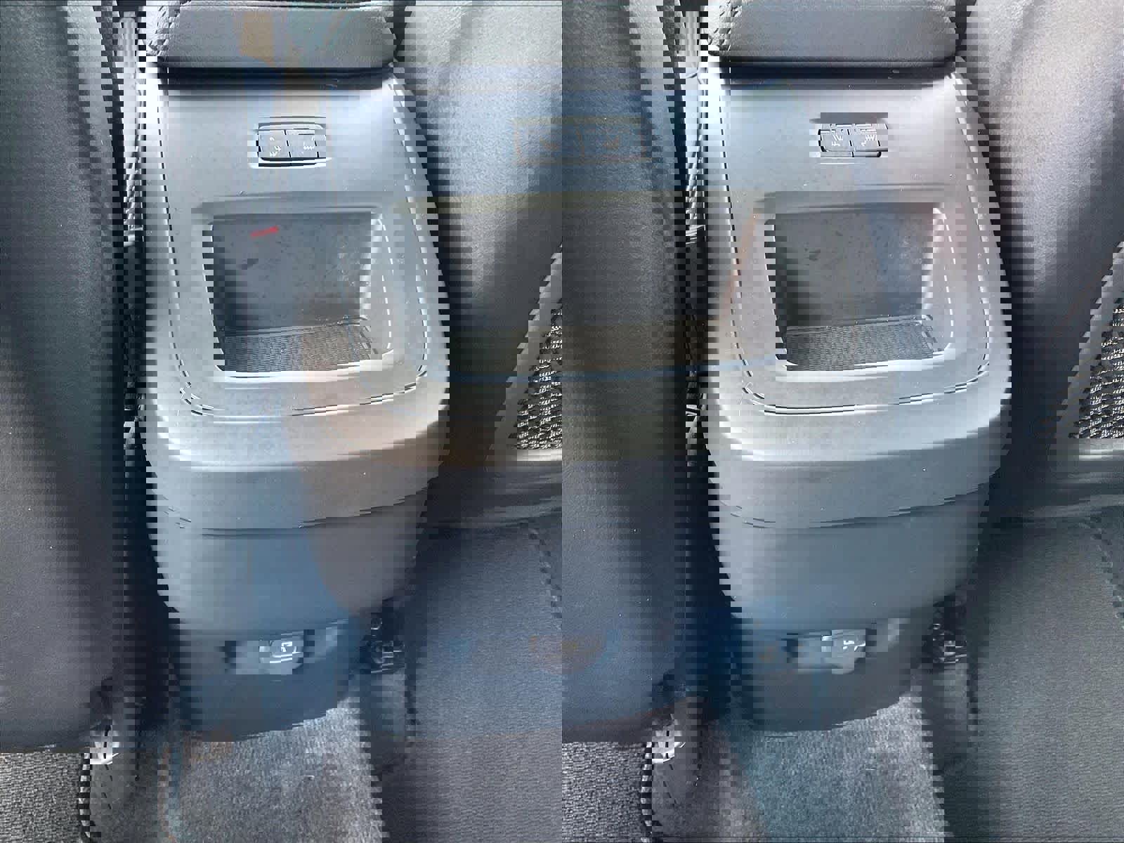 Used 2025 Volvo XC60 B5 Core image 37