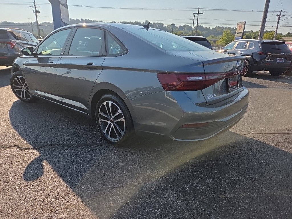 Used 2025 Volkswagen Jetta Sport FWD image 4