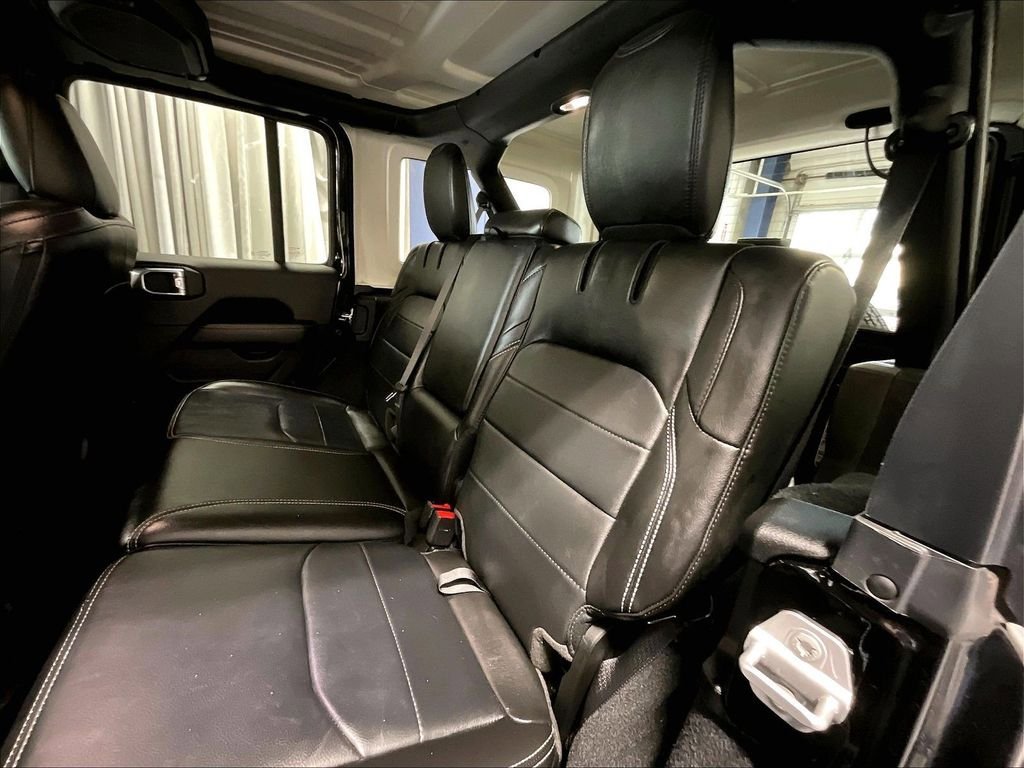 Used 2023 Jeep Wrangler Unlimited Sahara w/ Cold Weather Group AWD/4WD image 15