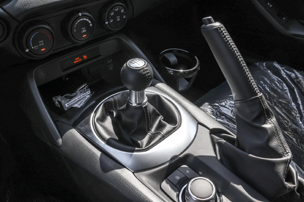 New 2026 MAZDA MX-5 Miata Sport w/ Appearance Package RWD image 31