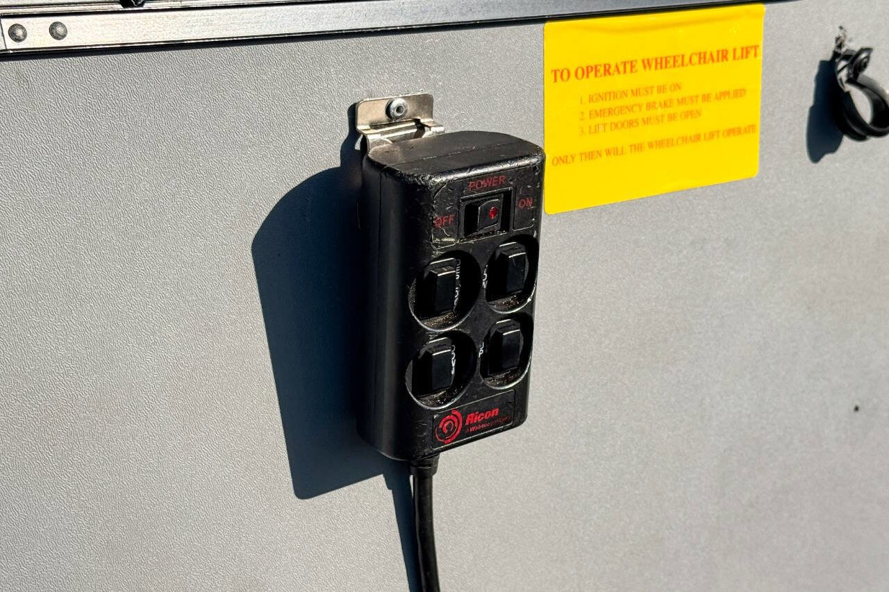 Used 2011 Ford E-350 and Econoline 350 Extended Super Duty w/ PWR Group image 6