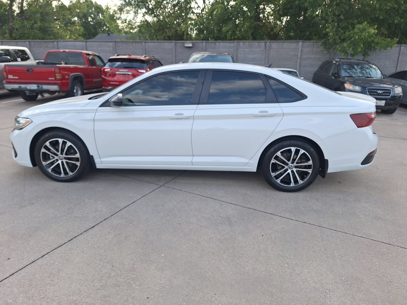Used 2024 Volkswagen Jetta Sport FWD image 3