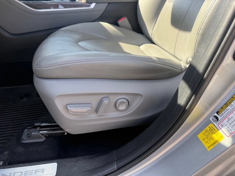 Used 2020 Toyota Highlander Limited AWD/4WD image 5