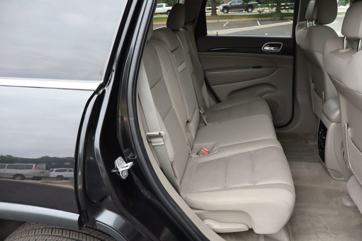 Used 2013 Jeep Grand Cherokee Laredo w/ Laredo E Group AWD/4WD image 21