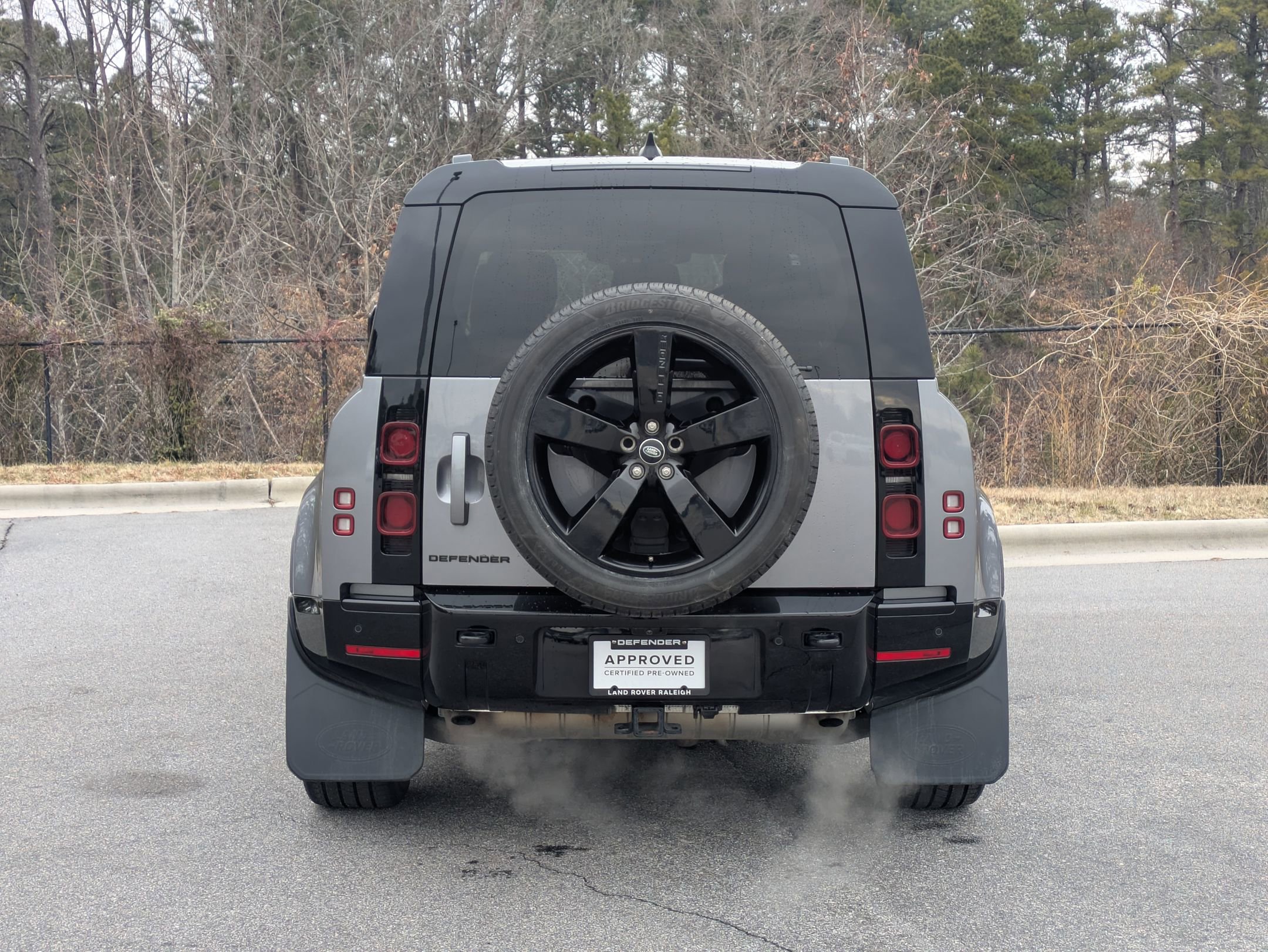 Certified 2024 Land Rover Defender 110 X-Dynamic SE image 6
