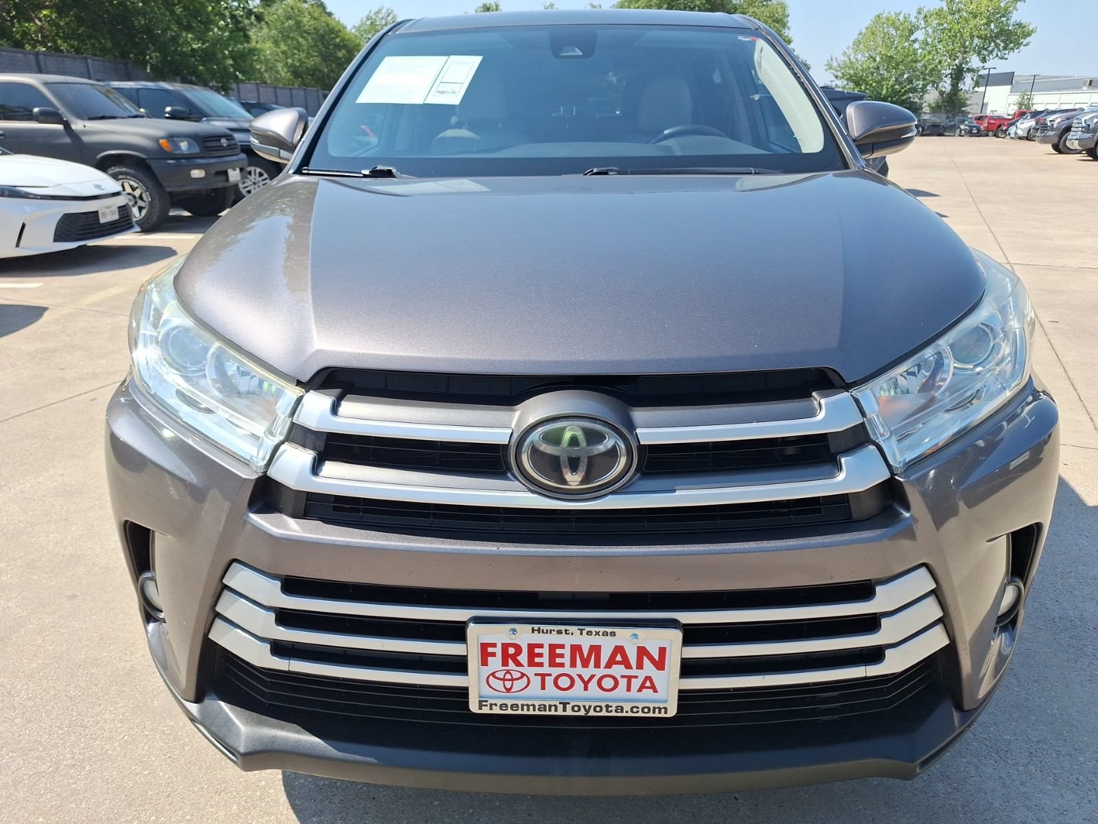 Used 2019 Toyota Highlander Plus FWD image 9
