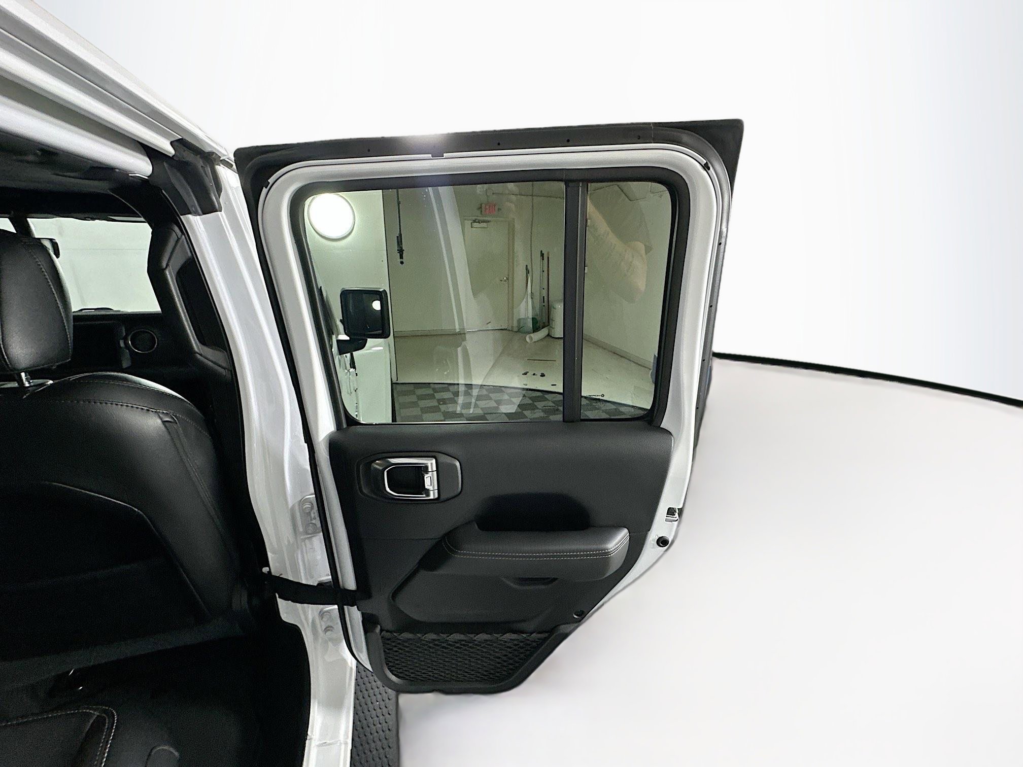 Used 2023 Jeep Wrangler Unlimited Sahara AWD/4WD image 28
