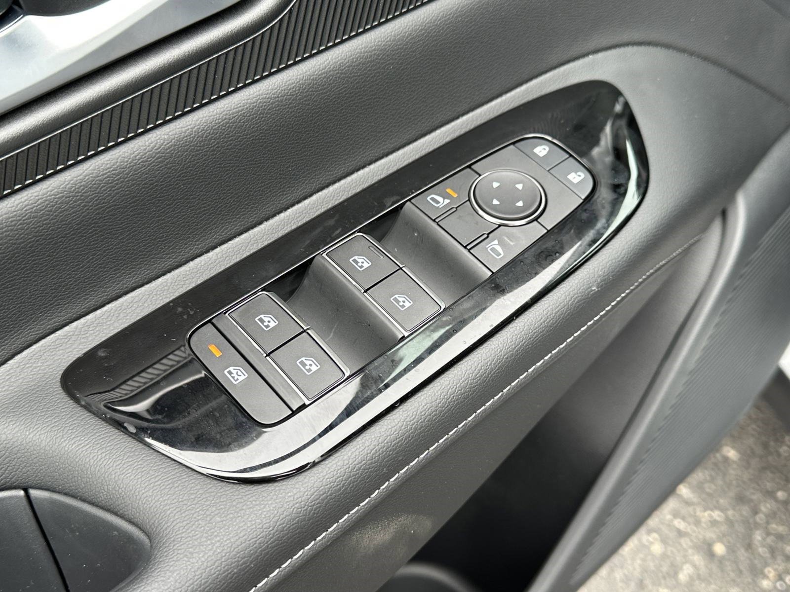 Used 2025 Nissan Murano SV image 24