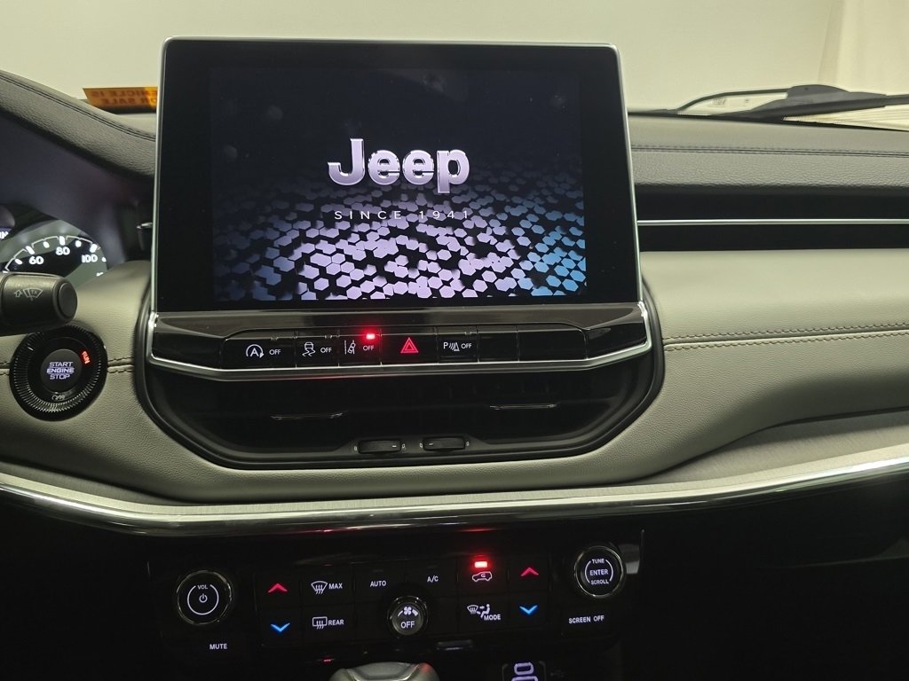 Used 2024 Jeep Compass Limited image 28