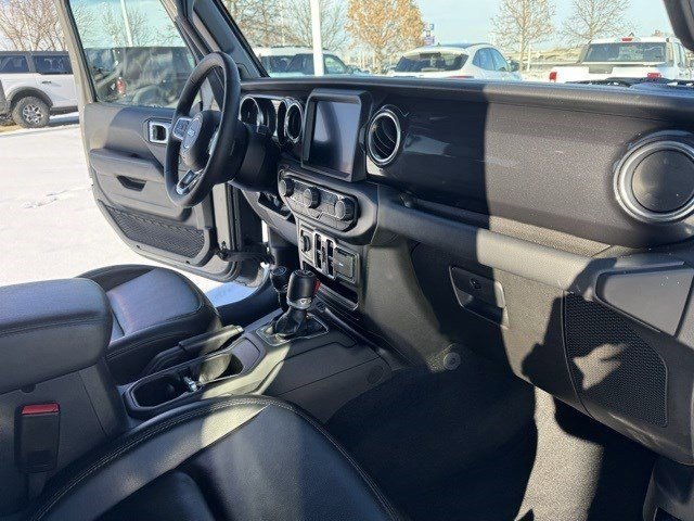 Used 2023 Jeep Wrangler Unlimited Sahara image 35