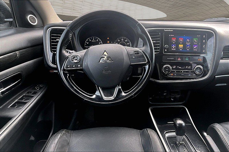 Used 2017 Mitsubishi Outlander SEL FWD image 3