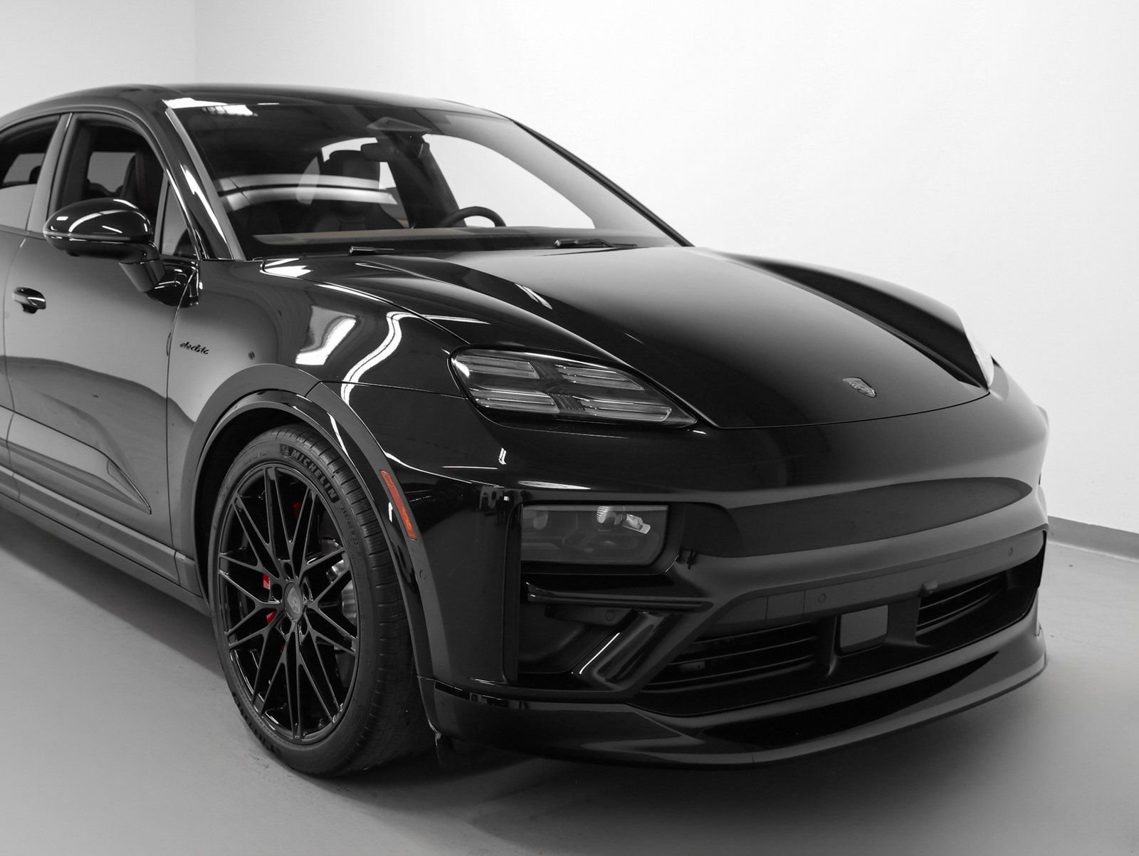 New 2025 Porsche Macan Turbo Electric image 9