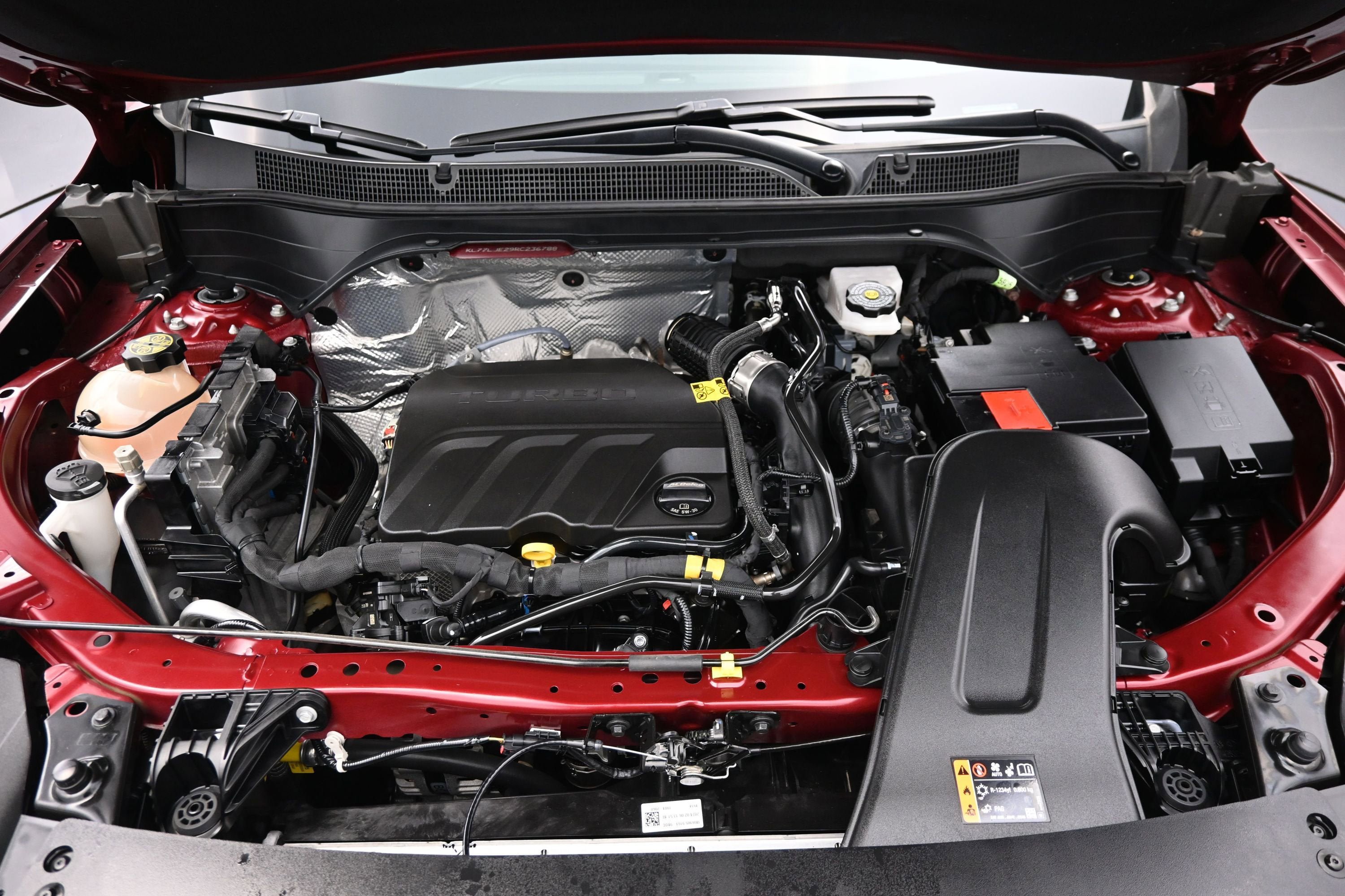 Used 2024 Chevrolet Trax RS w/ Sunroof Package FWD image 30